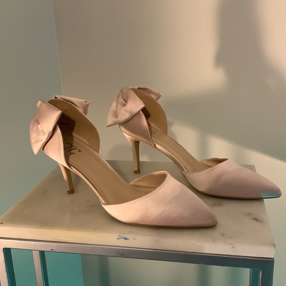 Elegant Pink Bow Heels